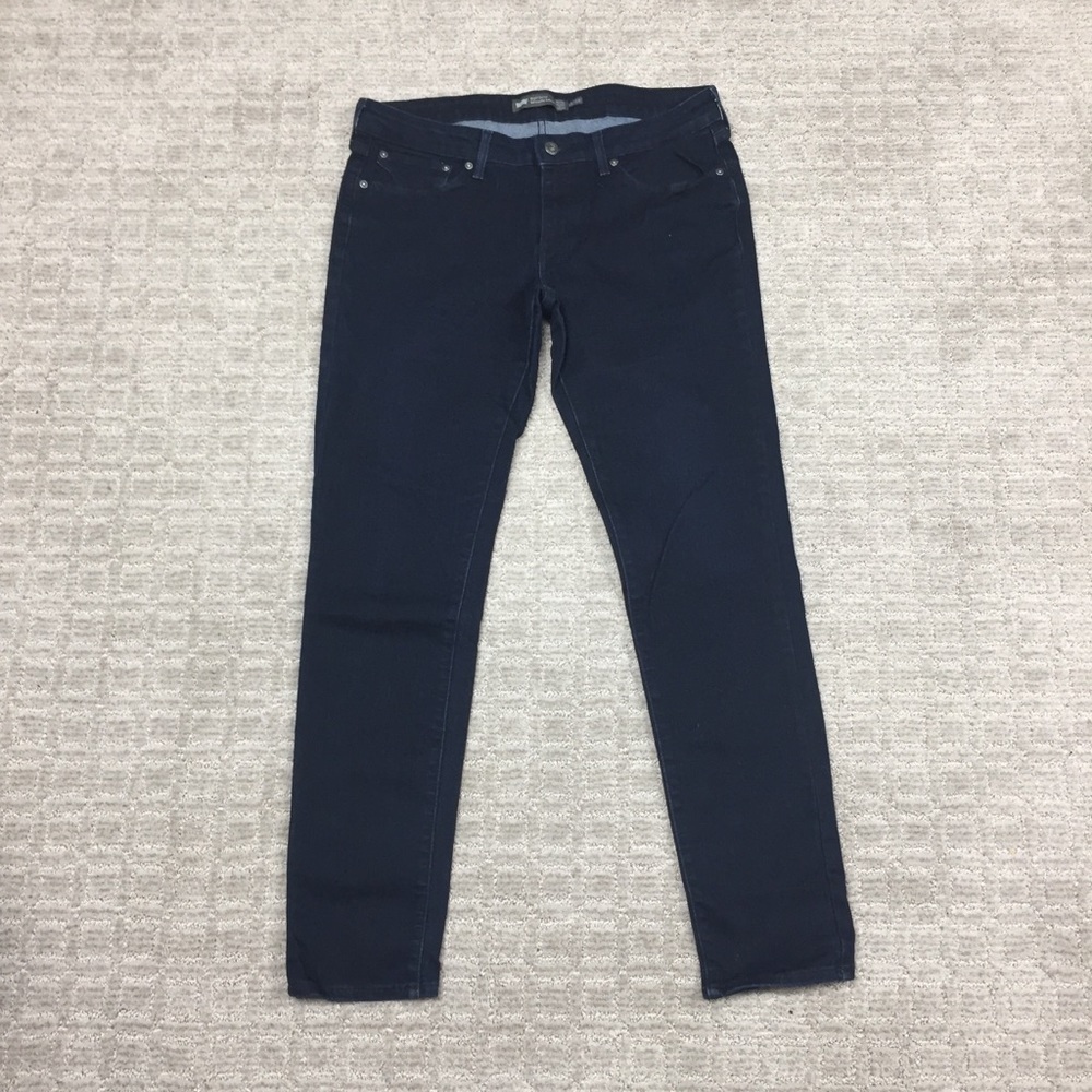 Levi’s “Slight Curve” Jeans